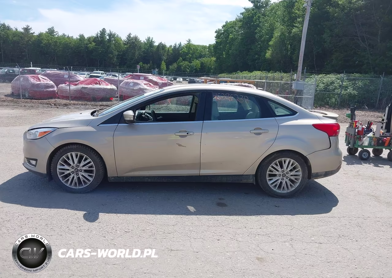 2018 Ford Focus Titanium VIN:1FADP3J27JL272095 - 14