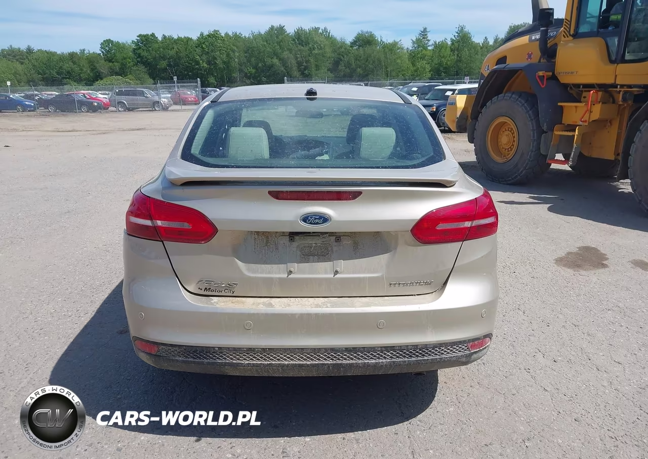 2018 Ford Focus Titanium VIN:1FADP3J27JL272095 - 16