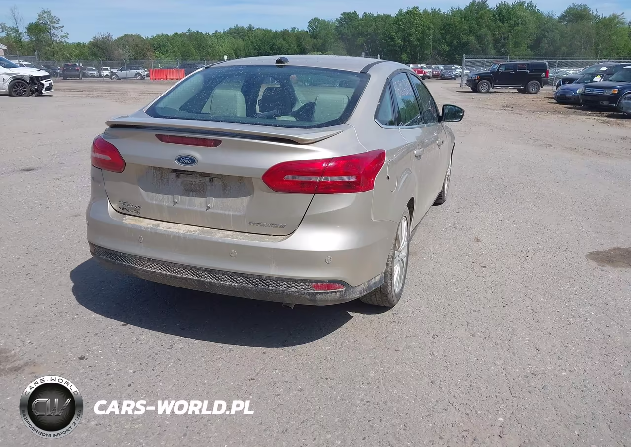 2018 Ford Focus Titanium VIN:1FADP3J27JL272095 - 4