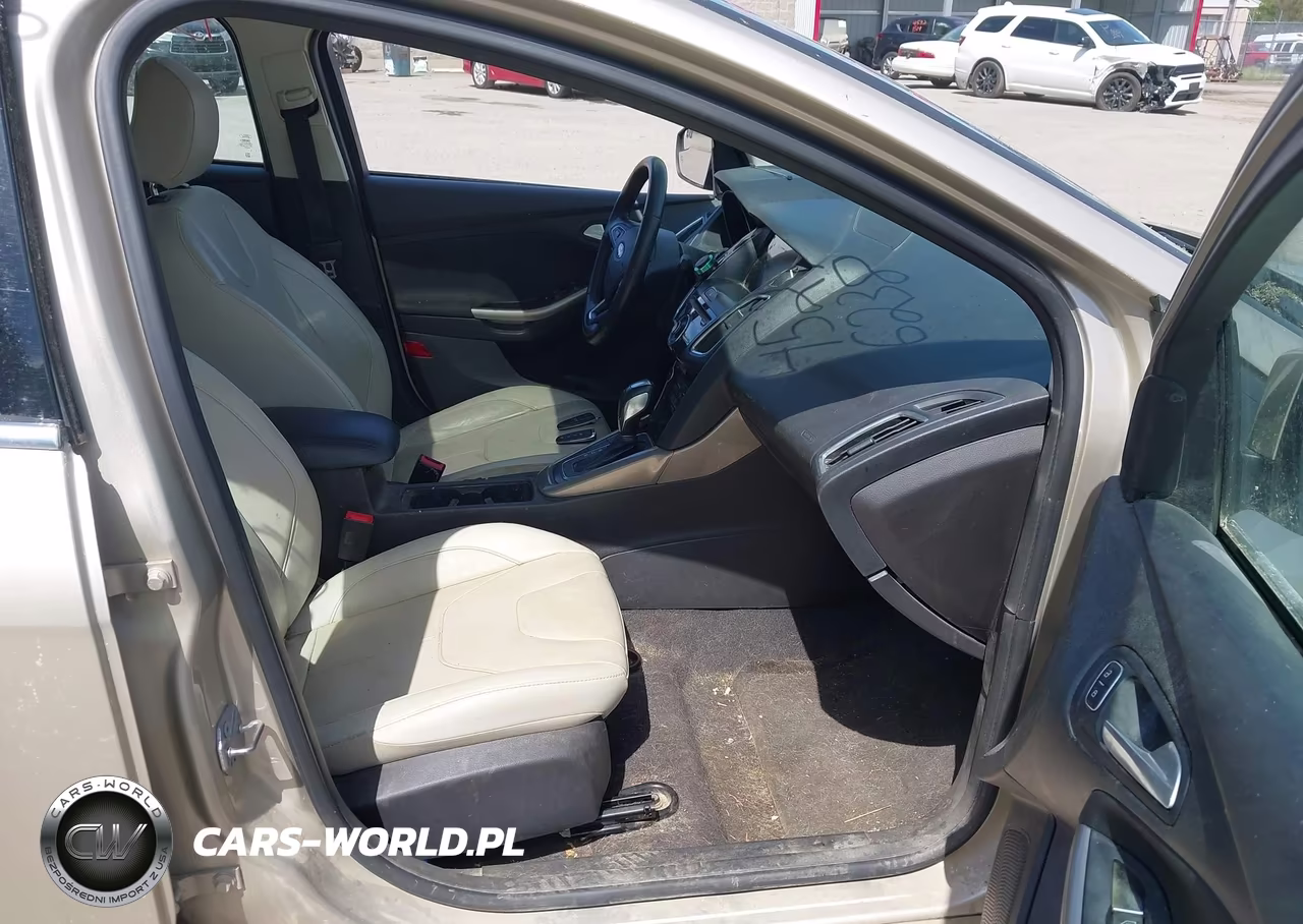 2018 Ford Focus Titanium VIN:1FADP3J27JL272095 - 5