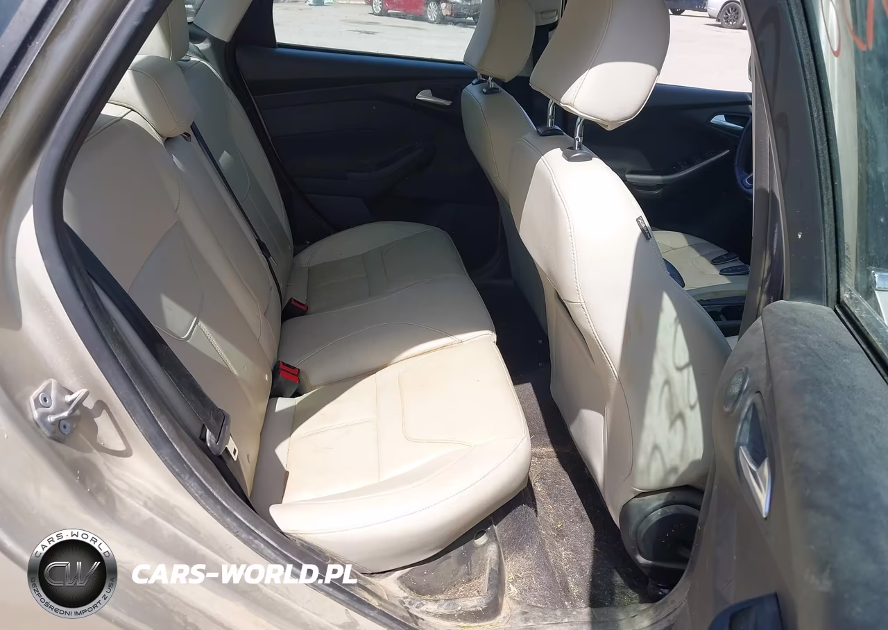 2018 Ford Focus Titanium VIN:1FADP3J27JL272095 - 8
