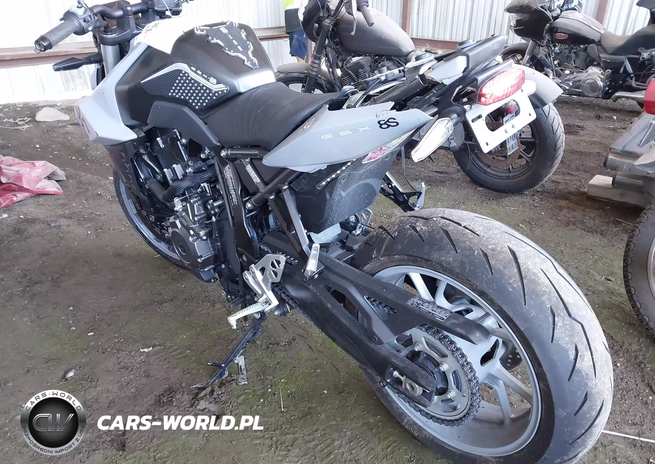 2024 Suzuki Gsx800 R VIN:JS1EM11B6R7100330 - 3