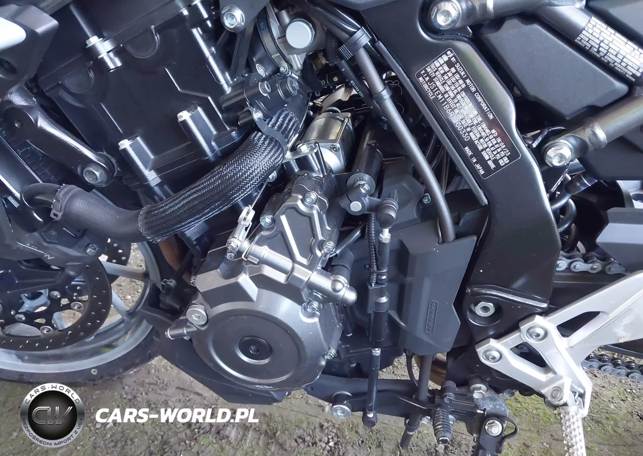 2024 Suzuki Gsx800 R VIN:JS1EM11B6R7100330 - 9