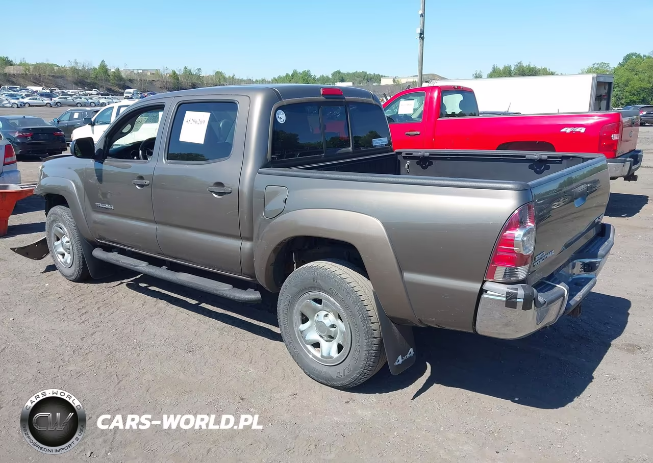 2013 Toyota Tacoma Base V6 VIN:3TMLU4EN7DM112133 - 3