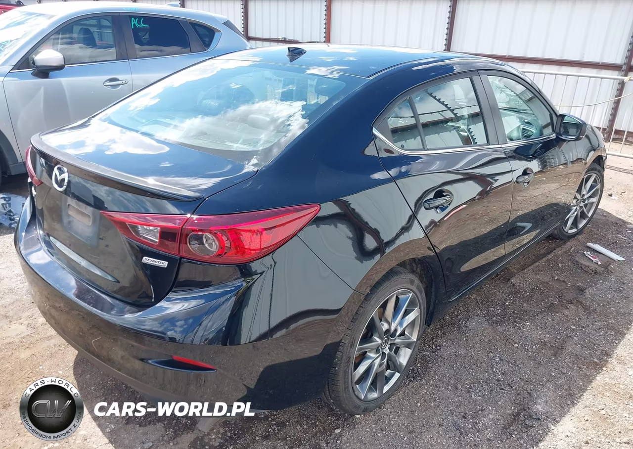 2018 Mazda Mazda3 Touring VIN:3MZBN1V32JM197476 - 4