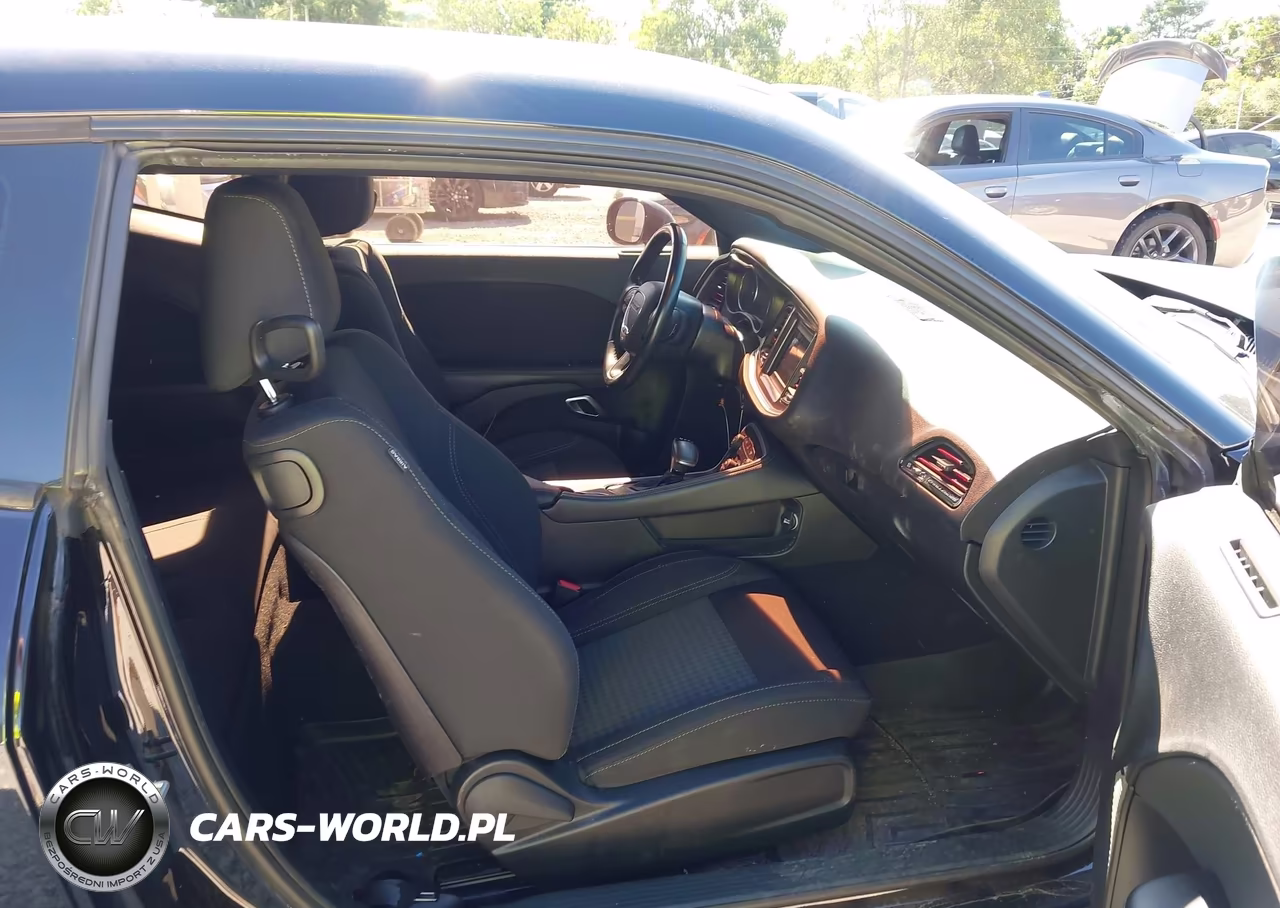 2019 Dodge Challenger Sxt VIN:2C3CDZAG0KH747974 - 5