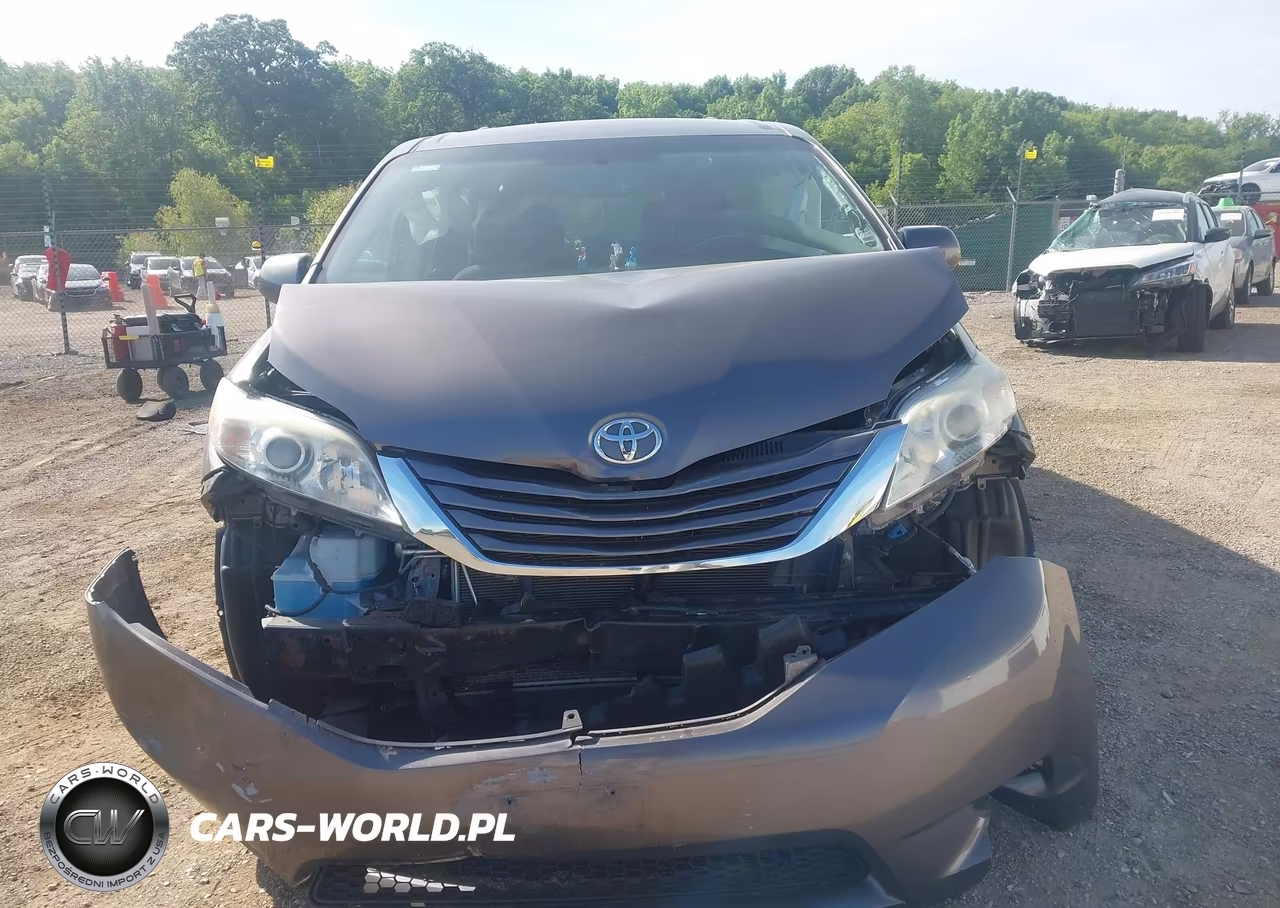 2015 Toyota Sienna Le 8 Passenger VIN:5TDKK3DC9FS540025 - 13