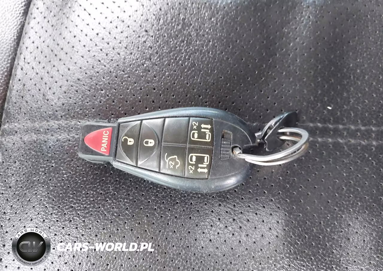 2012 Chrysler Town & Country Touring VIN:2C4RC1BG6CR345493 - 11