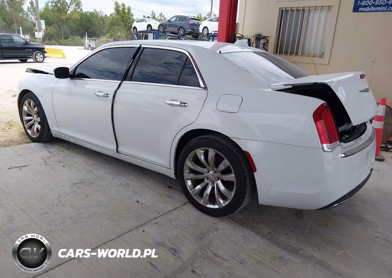 2020 Chrysler 300 Limited VIN:2C3CCAEG4LH127922 - 3