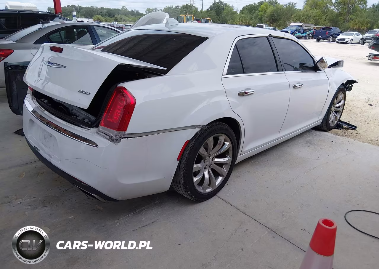 2020 Chrysler 300 Limited VIN:2C3CCAEG4LH127922 - 4