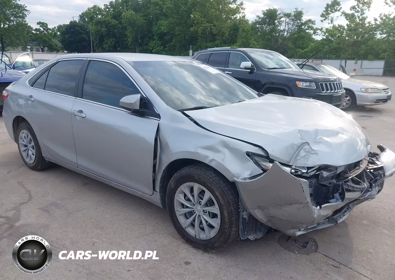 2015 Toyota Camry Le – zdjęcie 1 z 18
