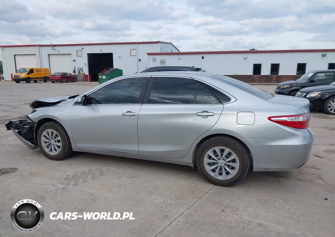 2015 Toyota Camry Le VIN:4T1BF1FK1FU083120 - 15