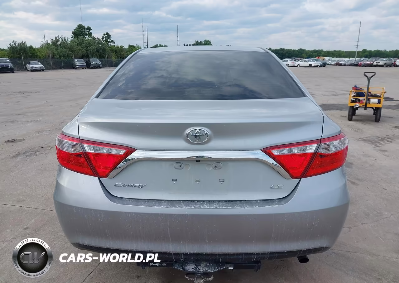 2015 Toyota Camry Le VIN:4T1BF1FK1FU083120 - 17