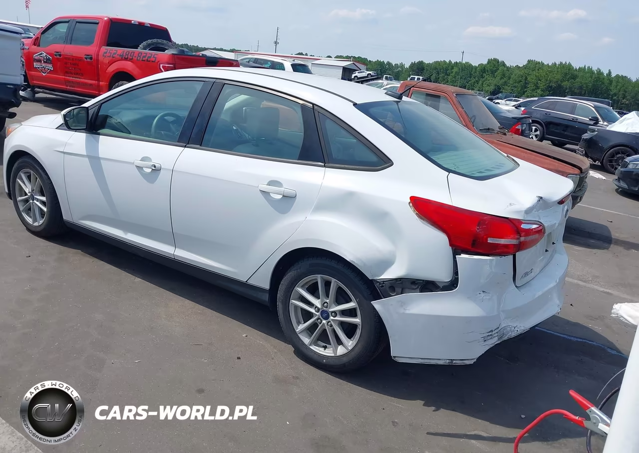 2018 Ford Focus Se VIN:1FADP3F20JL262565 - 3