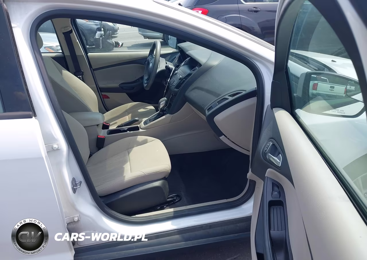 2018 Ford Focus Se VIN:1FADP3F20JL262565 - 5