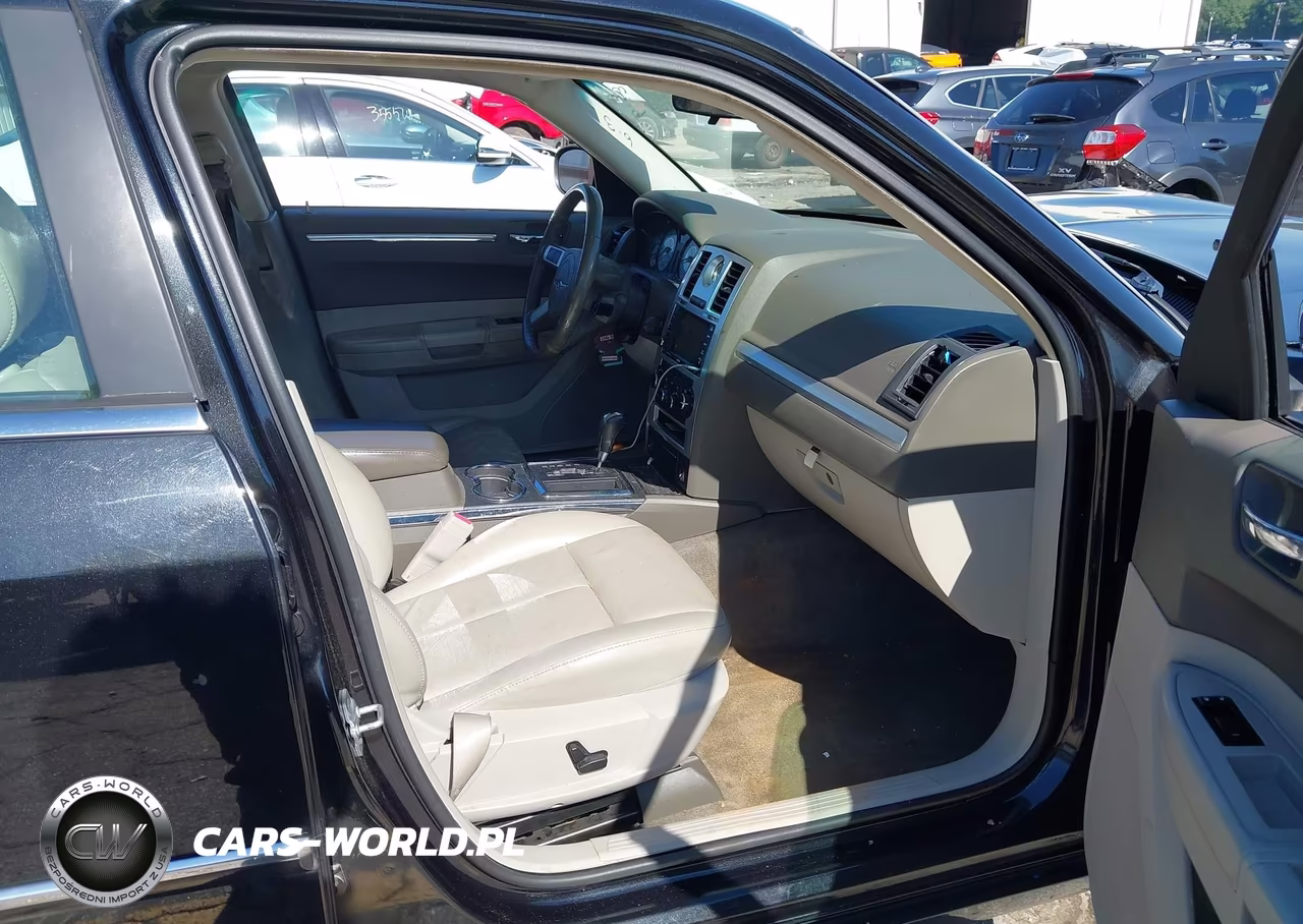 2010 Chrysler 300 Touring-Signature Series-Executive Series VIN:2C3CA5CV9AH211293 - 5
