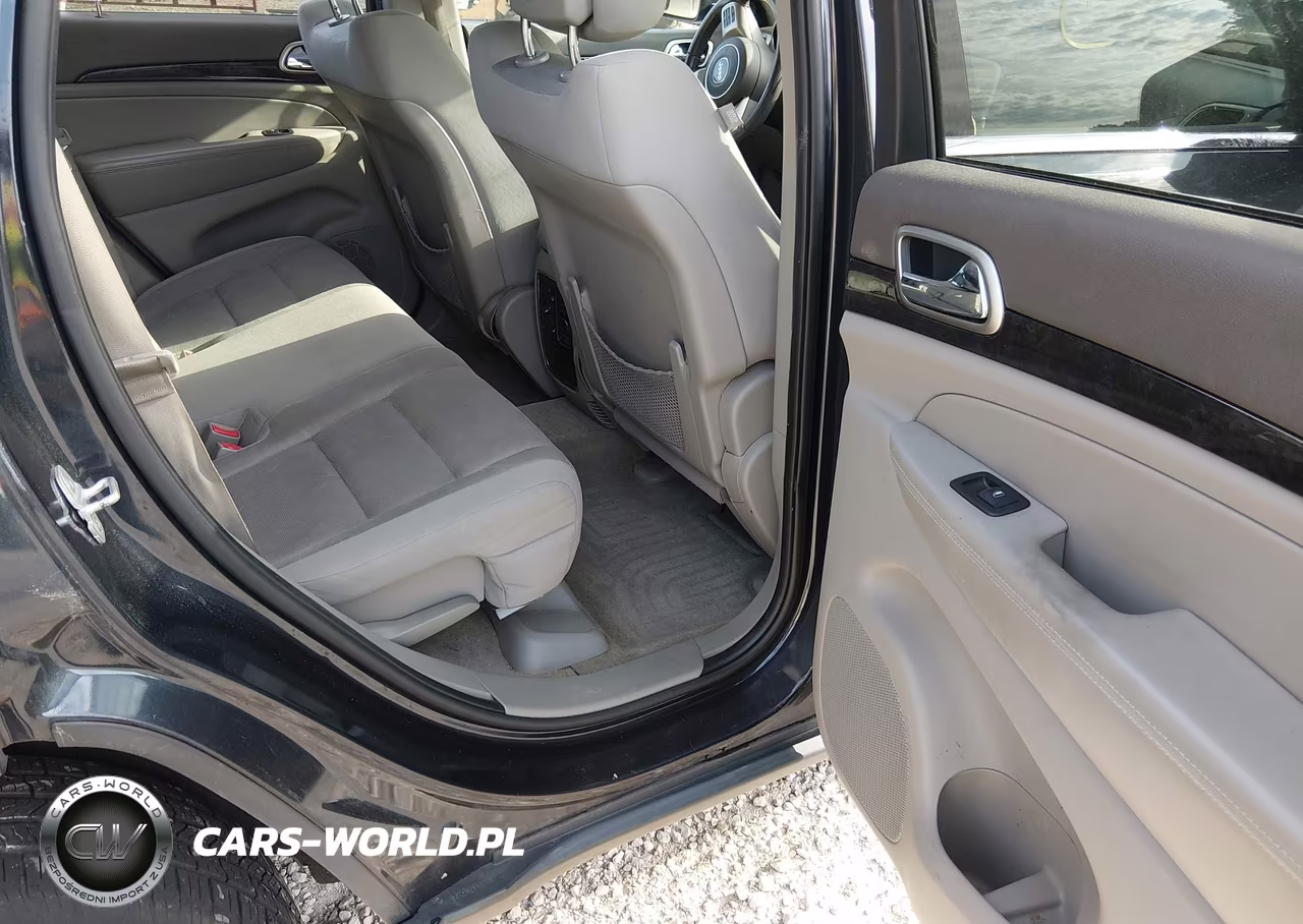 2012 Jeep Grand Cherokee Laredo VIN:1C4RJEAG4CC204347 - 8