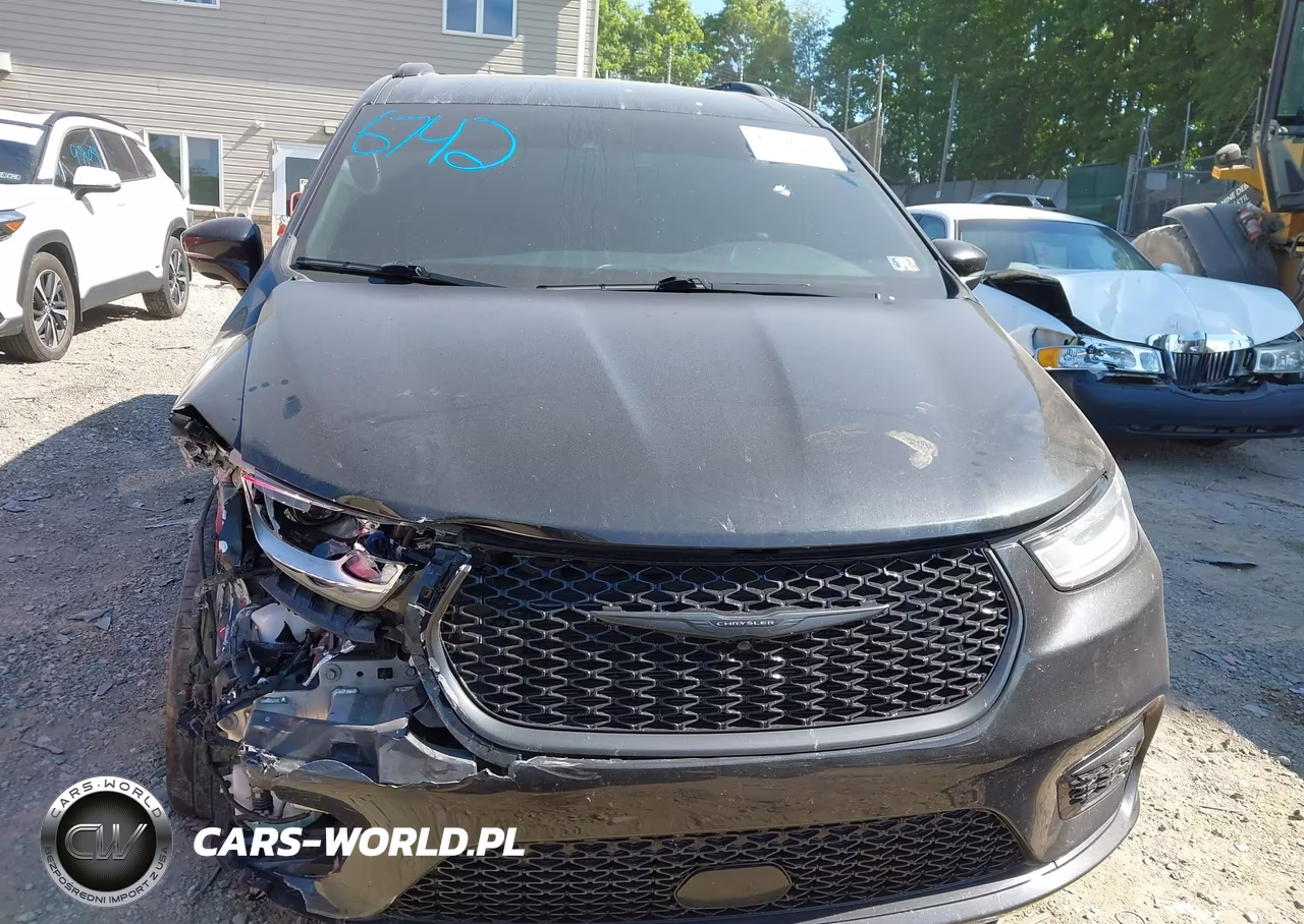 2022 Chrysler Pacifica Touring L VIN:2C4RC1BG0NR151044 - 12