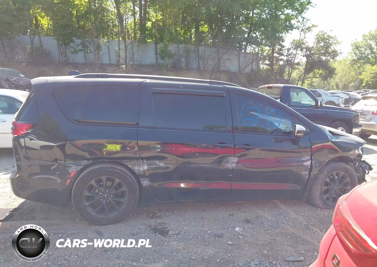 2022 Chrysler Pacifica Touring L VIN:2C4RC1BG0NR151044 - 13
