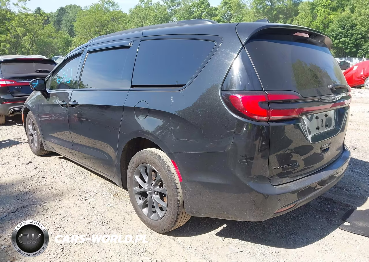 2022 Chrysler Pacifica Touring L VIN:2C4RC1BG0NR151044 - 3