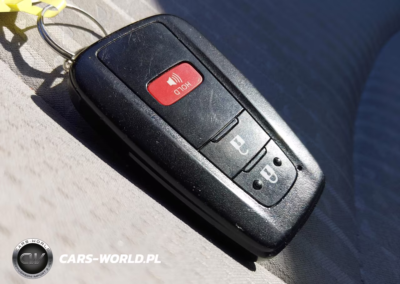 2018 Toyota Prius Two VIN:JTDKBRFUXJ3062703 - 11