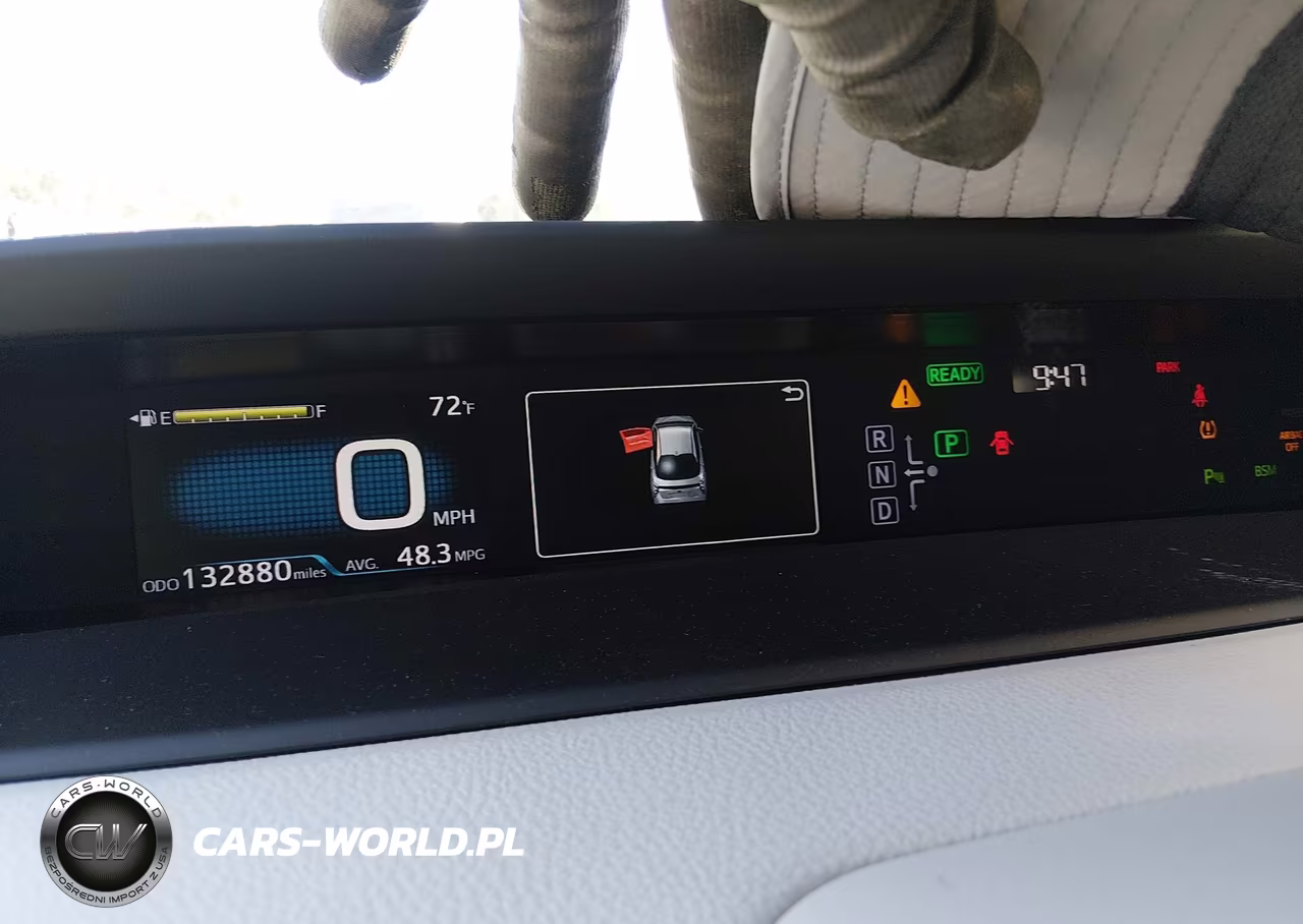 2018 Toyota Prius Two VIN:JTDKBRFUXJ3062703 - 7