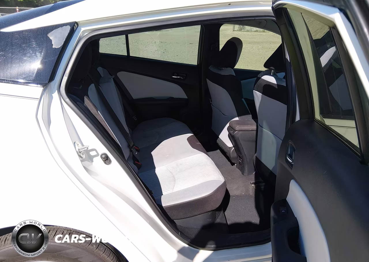 2018 Toyota Prius Two VIN:JTDKBRFUXJ3062703 - 8