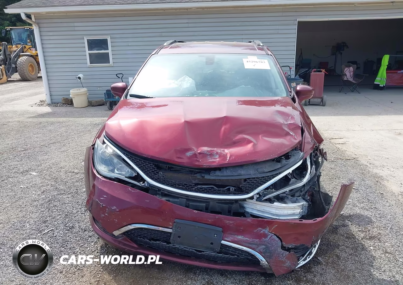 2020 Chrysler Pacifica Touring L VIN:2C4RC1BG7LR115607 - 13