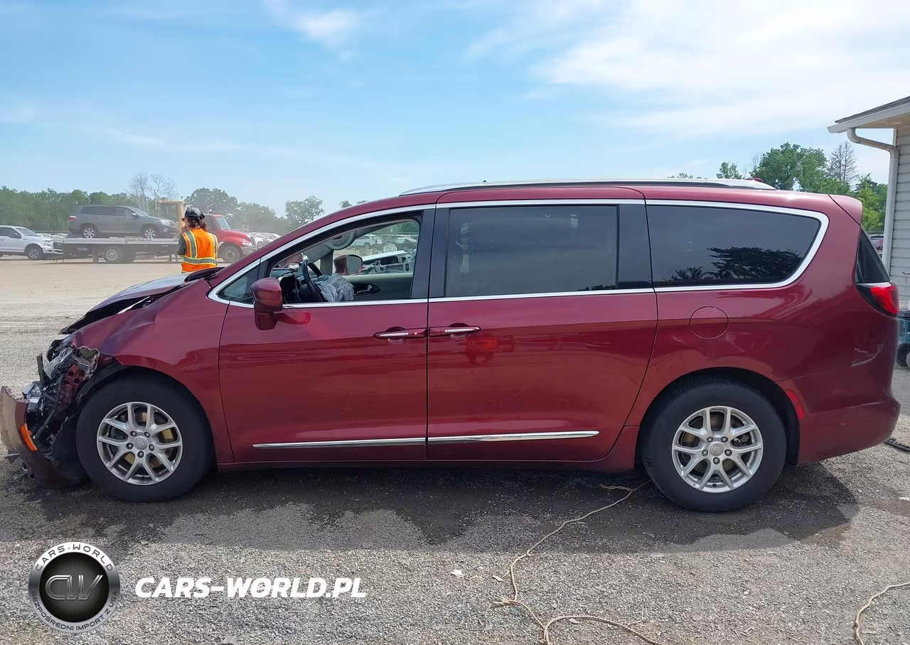 2020 Chrysler Pacifica Touring L VIN:2C4RC1BG7LR115607 - 15