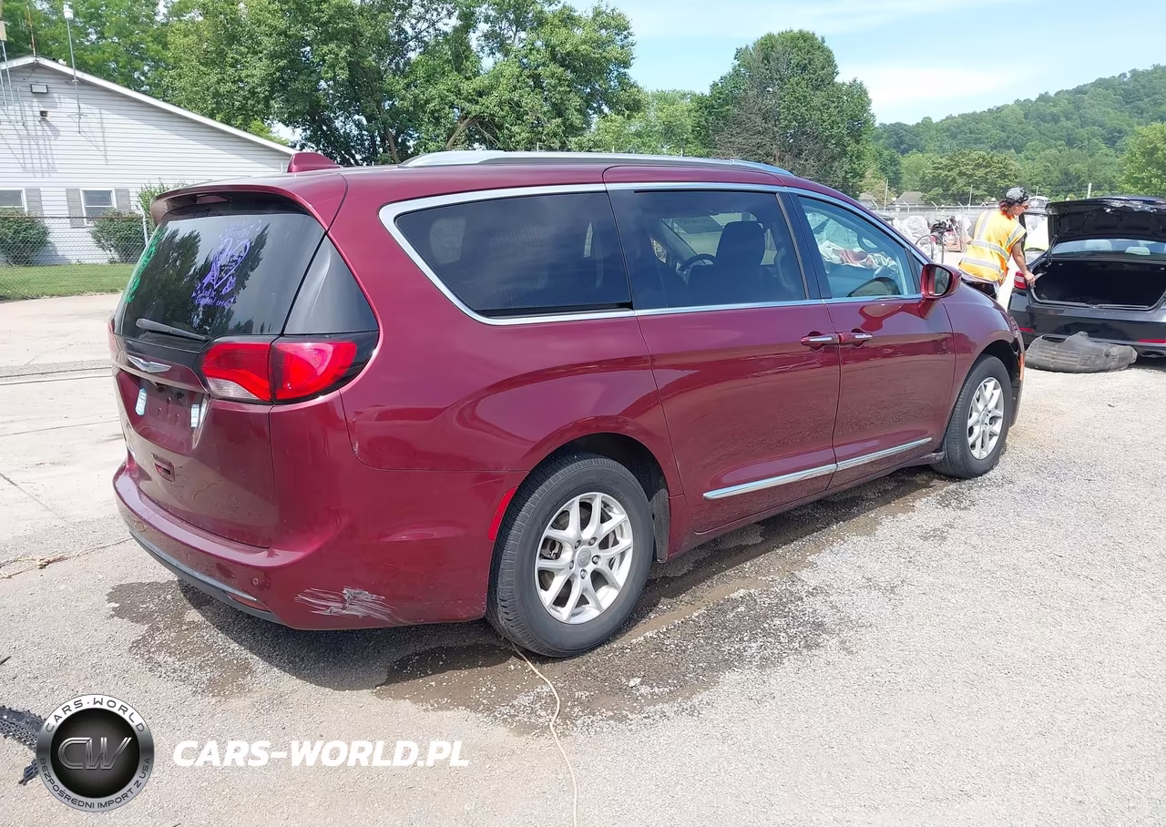 2020 Chrysler Pacifica Touring L VIN:2C4RC1BG7LR115607 - 4