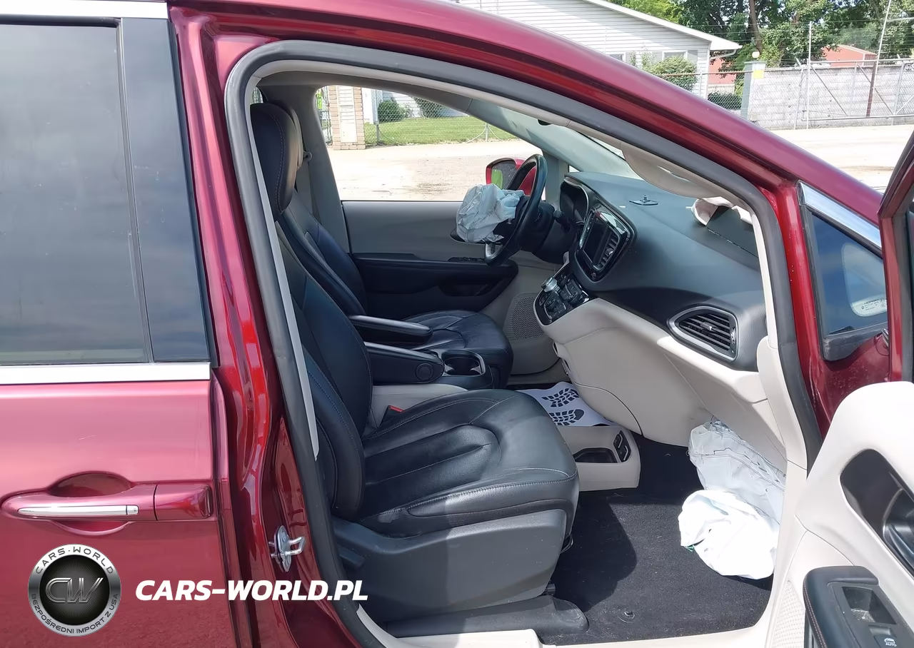 2020 Chrysler Pacifica Touring L VIN:2C4RC1BG7LR115607 - 5