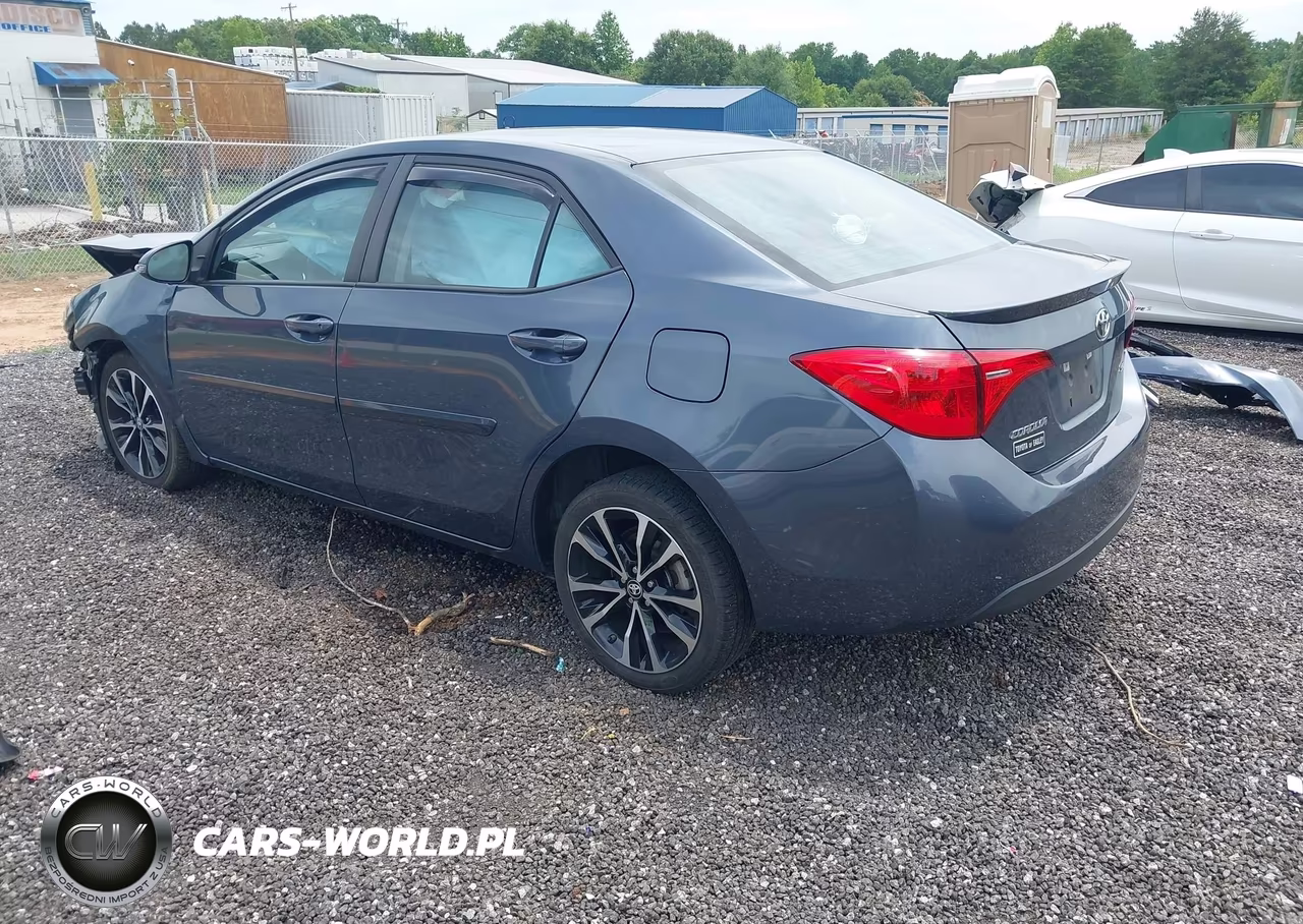 2018 Toyota Corolla Se VIN:5YFBURHE3JP824695 - 3