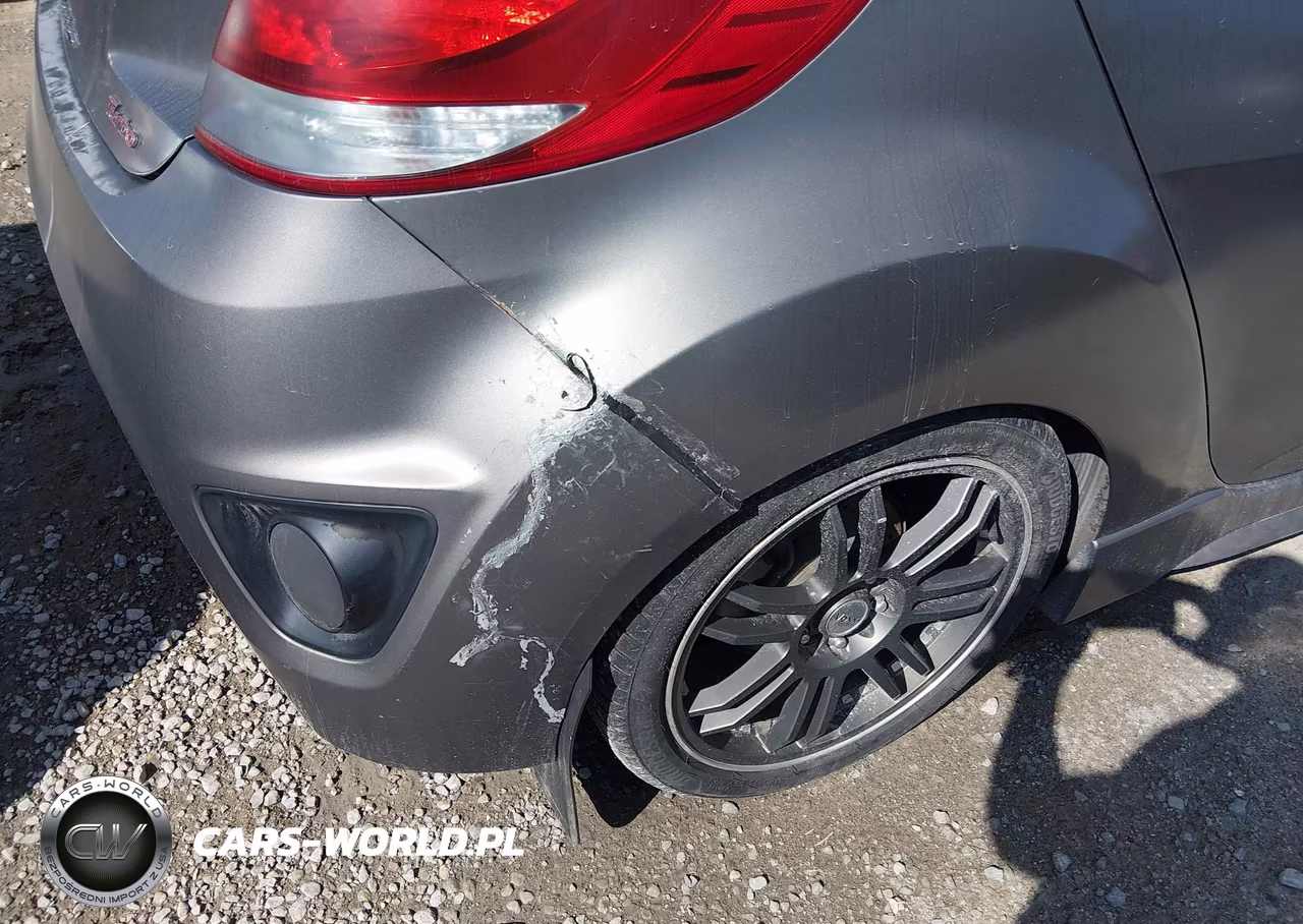 2015 Hyundai Veloster Turbo VIN:KMHTC6AE9FU218467 - 13