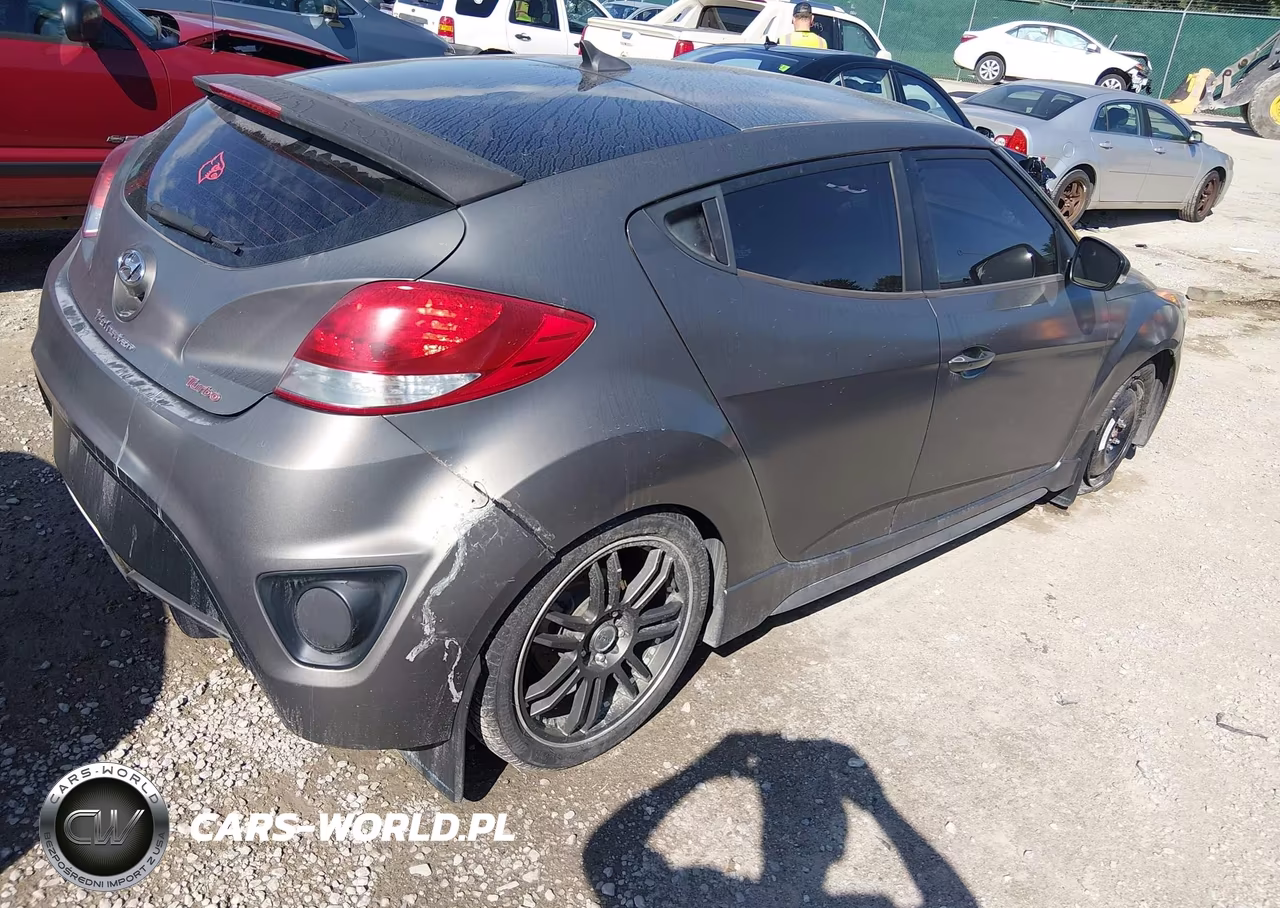 2015 Hyundai Veloster Turbo VIN:KMHTC6AE9FU218467 - 4