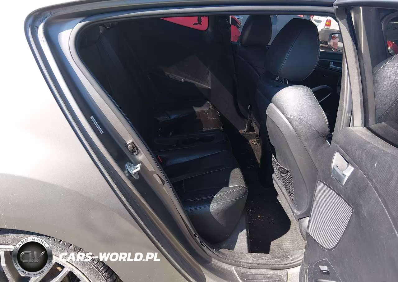 2015 Hyundai Veloster Turbo VIN:KMHTC6AE9FU218467 - 8