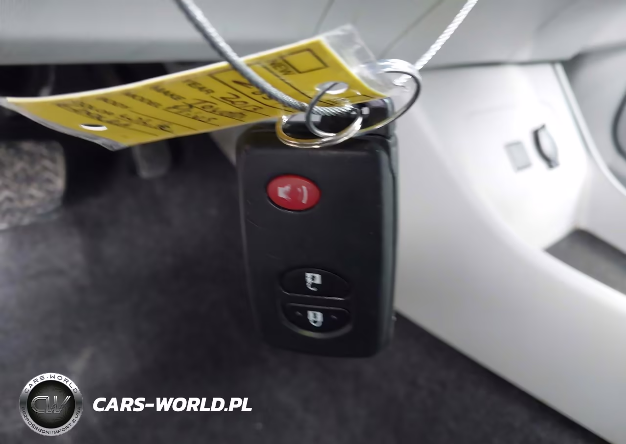 2013 Toyota Prius Two VIN:JTDKN3DU4D5629035 - 11