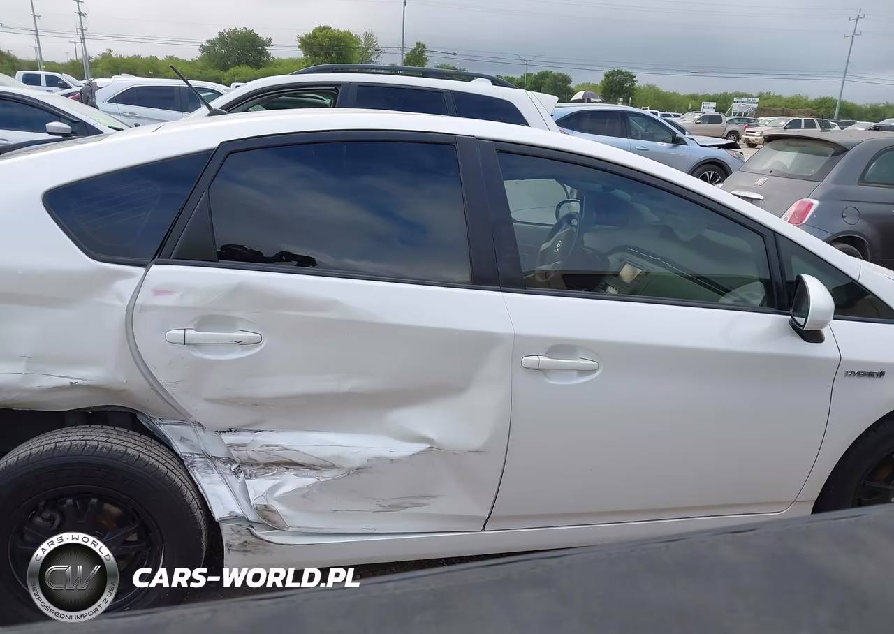 2013 Toyota Prius Two VIN:JTDKN3DU4D5629035 - 13