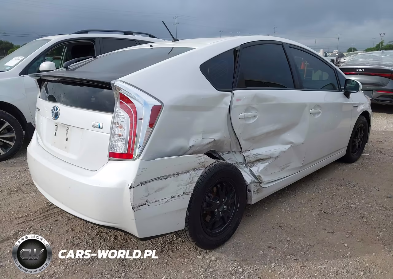 2013 Toyota Prius Two VIN:JTDKN3DU4D5629035 - 4