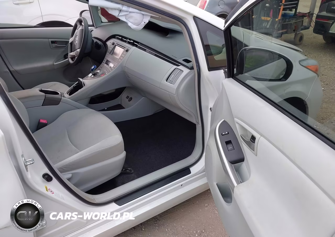 2013 Toyota Prius Two VIN:JTDKN3DU4D5629035 - 5