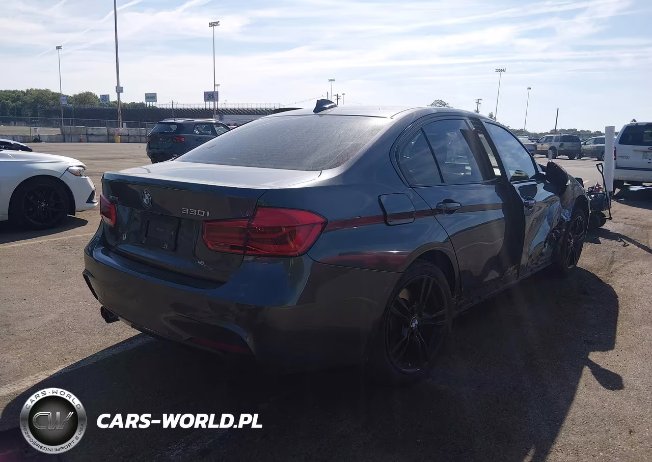 2018 BMW 330I xDrive VIN:WBA8D9C50JEB34868 - 4