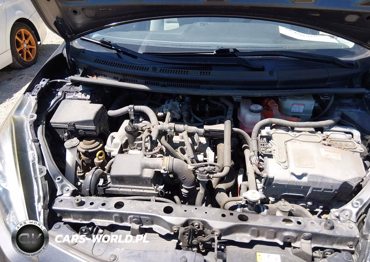 2018 Toyota Prius C One VIN:JTDKDTB37J1619566 - 10