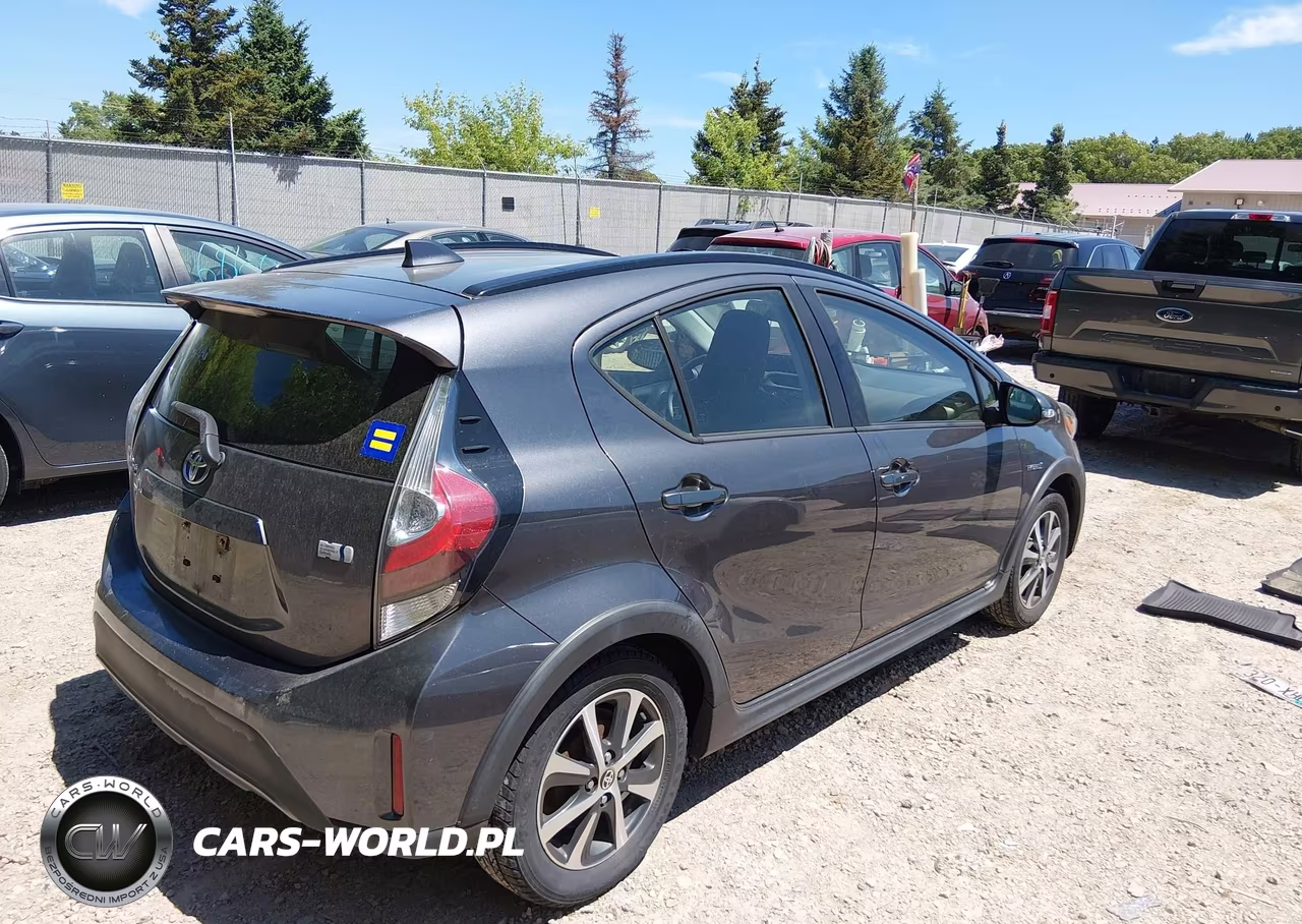 2018 Toyota Prius C One VIN:JTDKDTB37J1619566 - 4