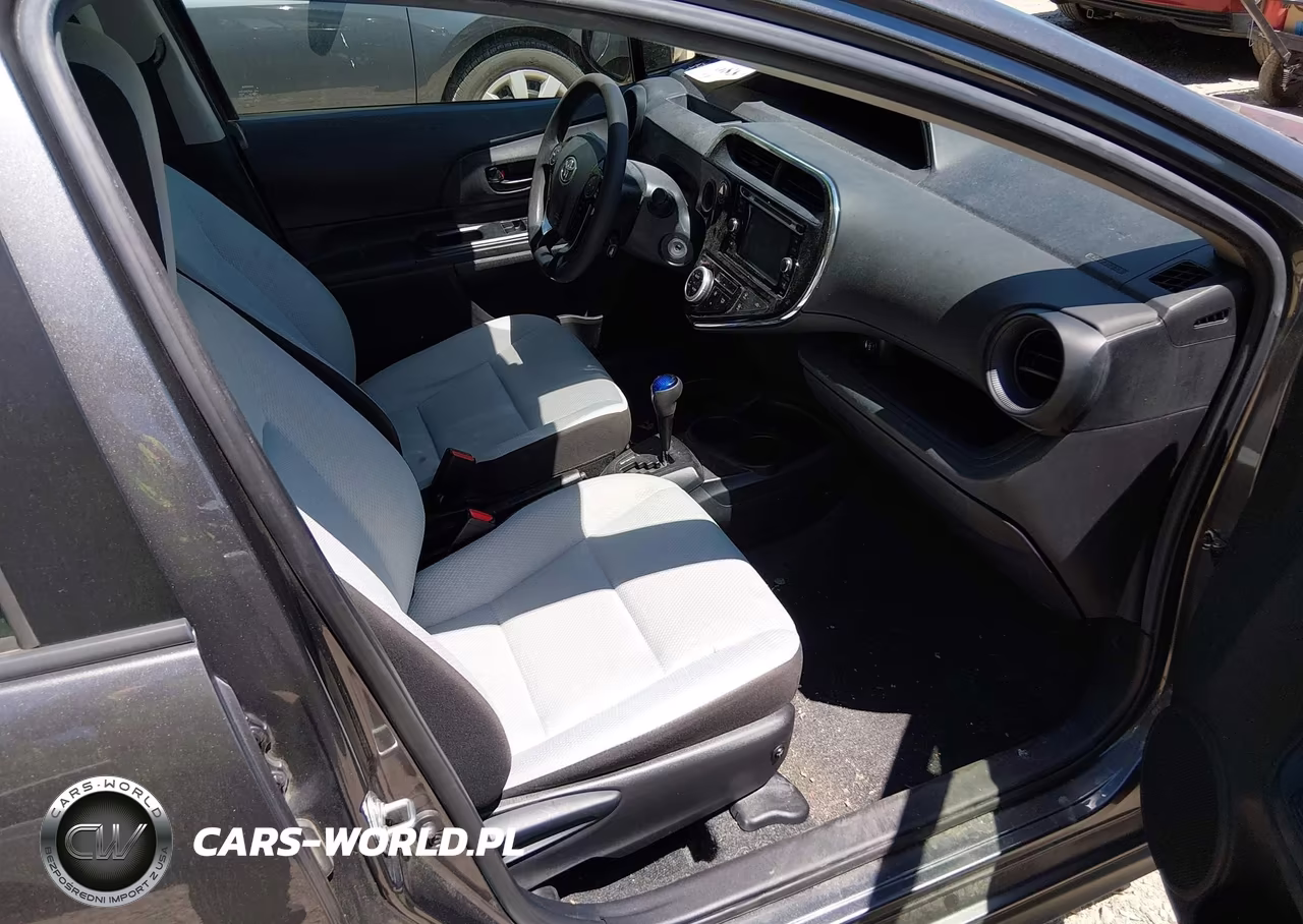 2018 Toyota Prius C One VIN:JTDKDTB37J1619566 - 5