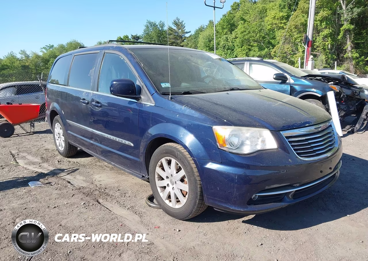 2013 Chrysler Town & Country Touring – zdjęcie 1 z 17