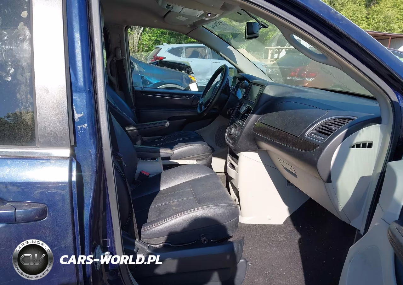 2013 Chrysler Town & Country Touring VIN:2C4RC1BG5DR563748 - 5