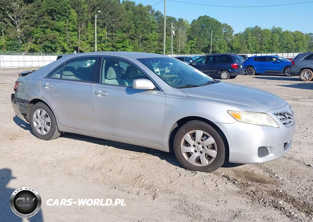 2010 Toyota Camry Le – zdjęcie 1 z 12