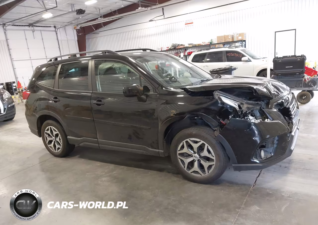 2023 Subaru Forester Premium VIN:JF2SKADC9PH472658 - 13
