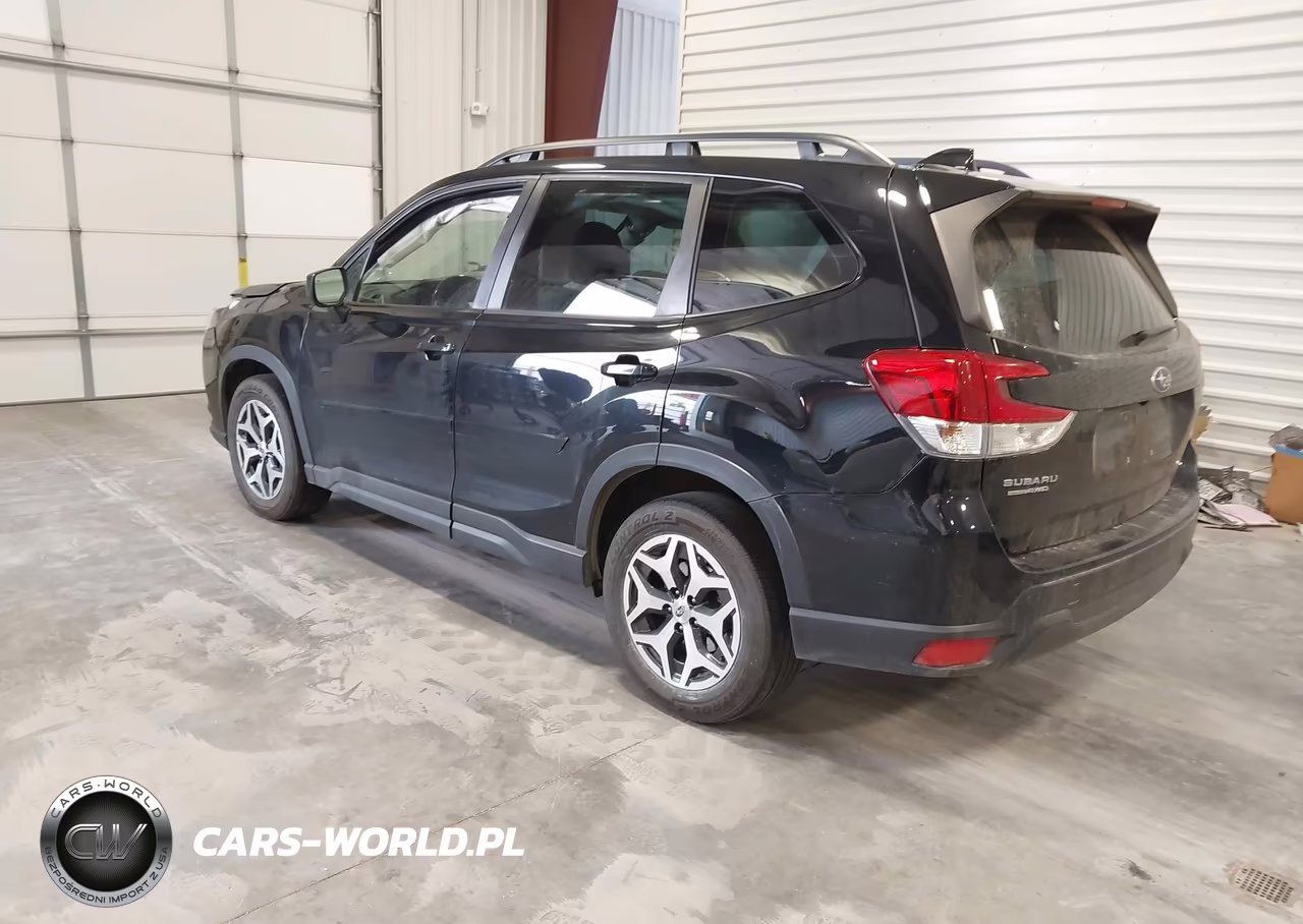 2023 Subaru Forester Premium VIN:JF2SKADC9PH472658 - 3