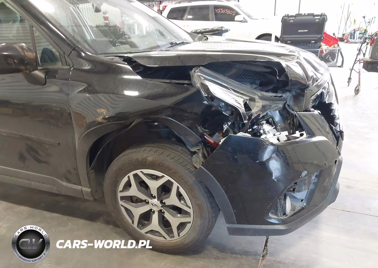 2023 Subaru Forester Premium VIN:JF2SKADC9PH472658 - 6