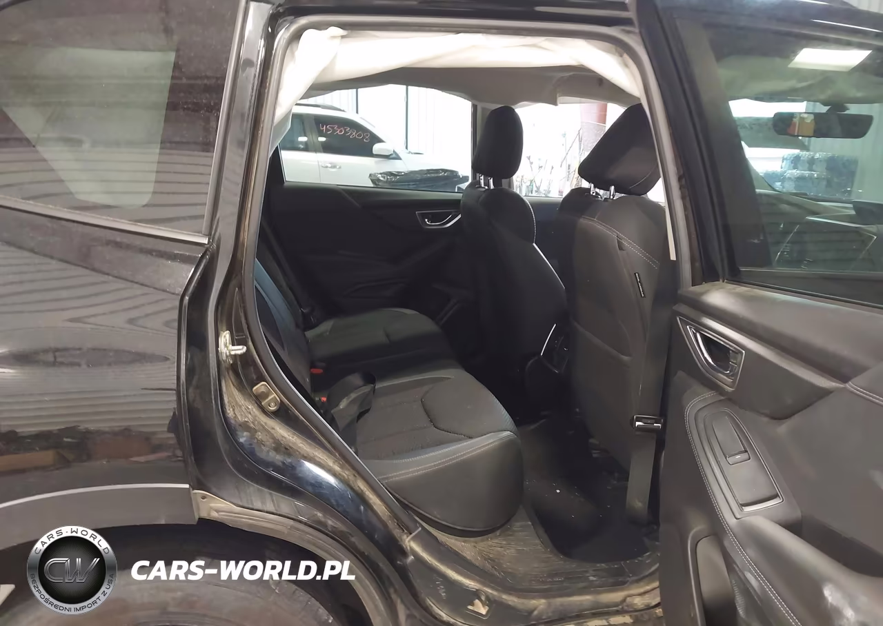 2023 Subaru Forester Premium VIN:JF2SKADC9PH472658 - 8